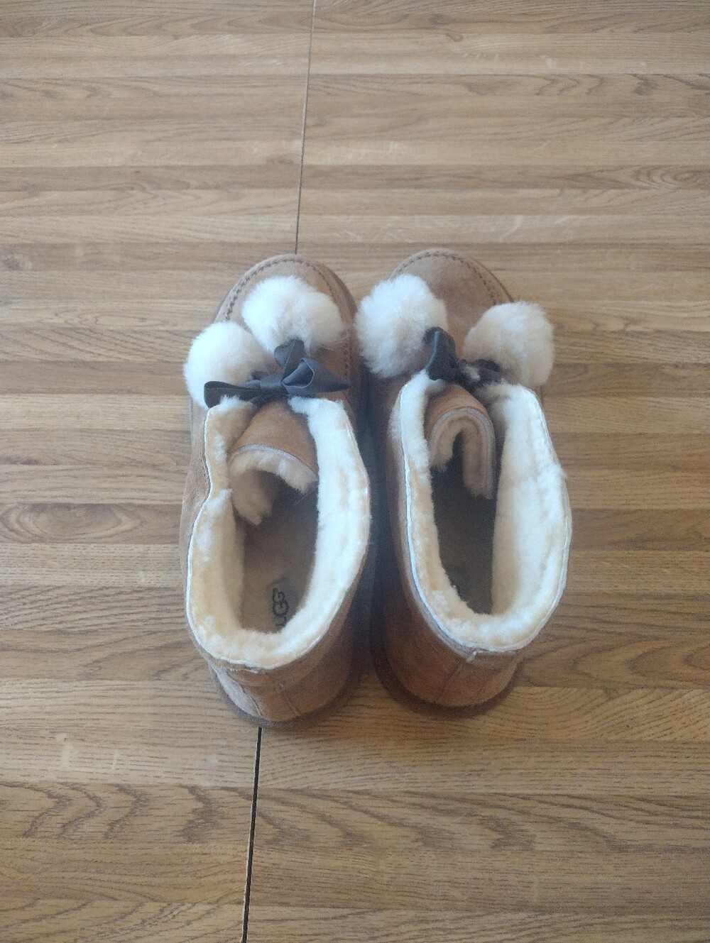Women's UGG Australia Kallen 1017541 Tan Sheepskin Pom-pom Slippers - Picture 3 of 8